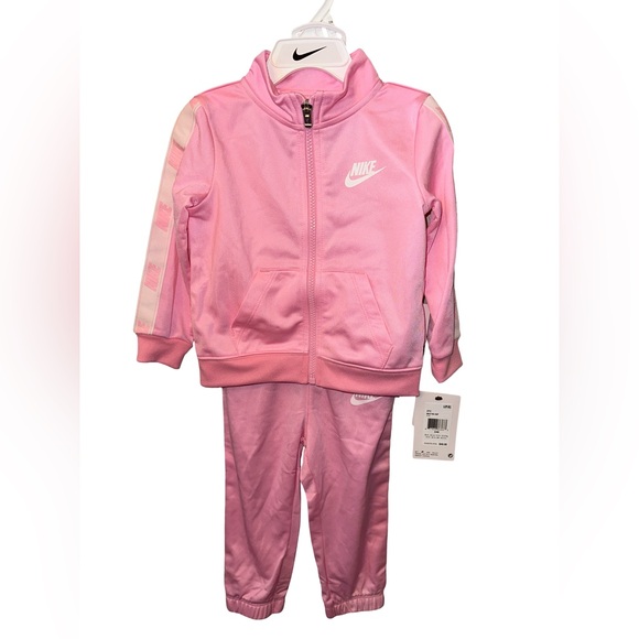 Nike Girkls Pink Tracksuit NWT - Picture 1 of 2